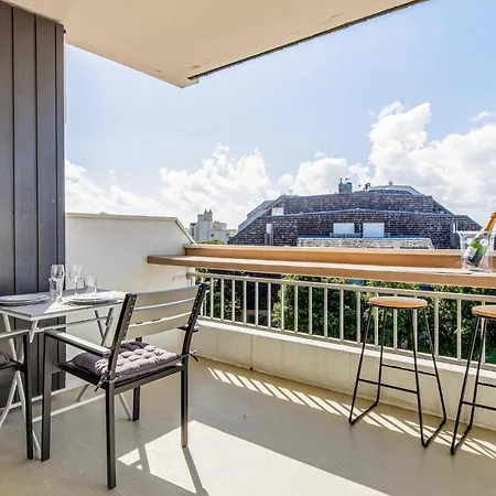 Gorgeous In לה רושל